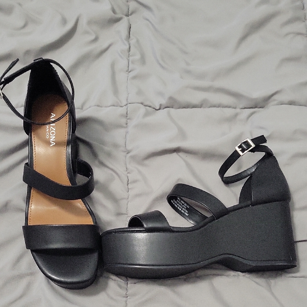 Arizona Jean Company Black Wedge Sandals